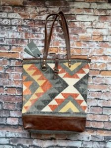 Myra – Jaggy Tote Bag