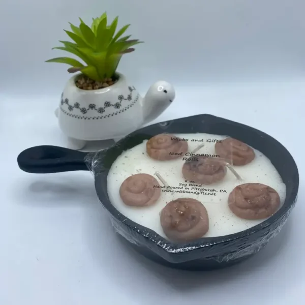 8 oz Iced Cinnamon Roll Cast Iron Frying Candle