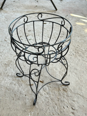 19” H short round planter