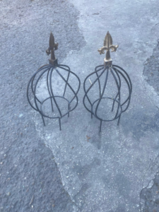 Tetor twist topiary with finial