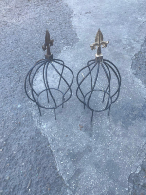 Tetor twist topiary with finial