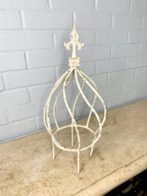 Topiary twist with Finial