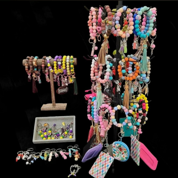 Lucky Mud is Hosting a Girls Night Out Crafts and Cocktails on Thursday August 27th - Image 3